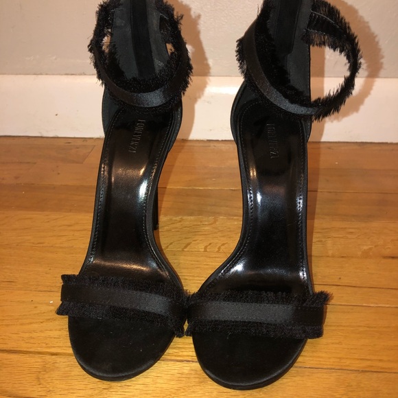 2 Strap black heels - Picture 4 of 5